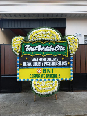 Papan Bunga Duka di Sawo
