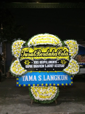 Papan Bunga Duka di Sawo